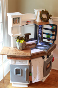 Turn your boring brown kid's kitchen into a fab Farmhouse hack!