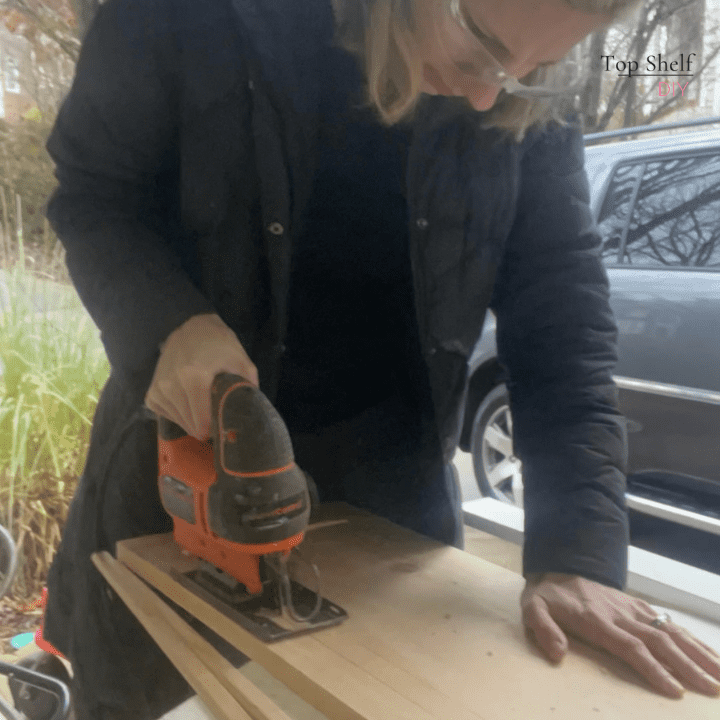 If you like iconic British landmarks then you're going to love this build! A DIY Telephone Booth Bookshelf using modified Ana White Plans. #British #Kidsprojects #DIYBookshelf